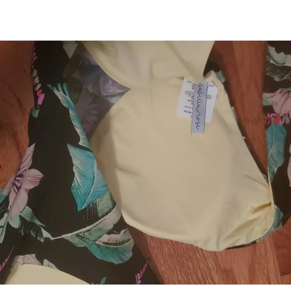 NWT! Isabella Rose Islander Ruffle Bikini Top Black Floral Large ~ Pool or Beach - Picture 7 of 9
